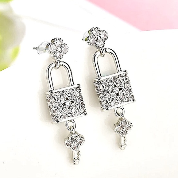 STERLING SILVER BLOSSOM LOCK KEY EARRINGS - Picture 7 of 11